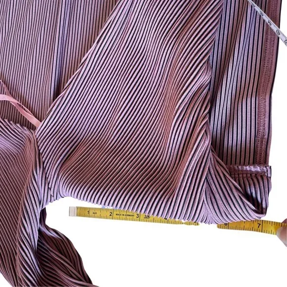 Saints + Secrets Twist Front Pleated Long Sleeve Cropped Top SZ M Pink Blush - Picture 6 of 11